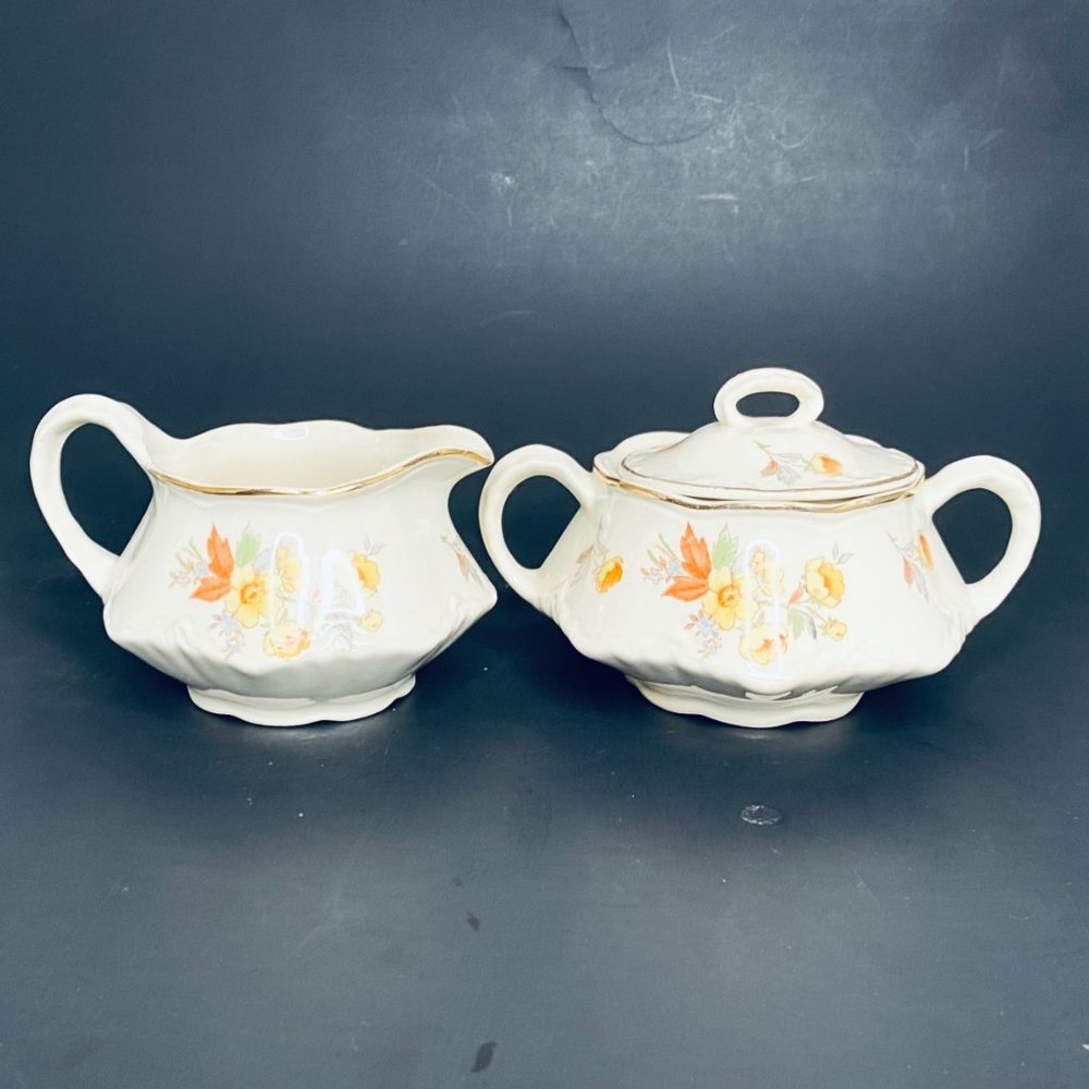 Vintage Homer Laughlin Yellow Flower Gold Trim Creamer & Sugar Bowl w/ Lid A48N6